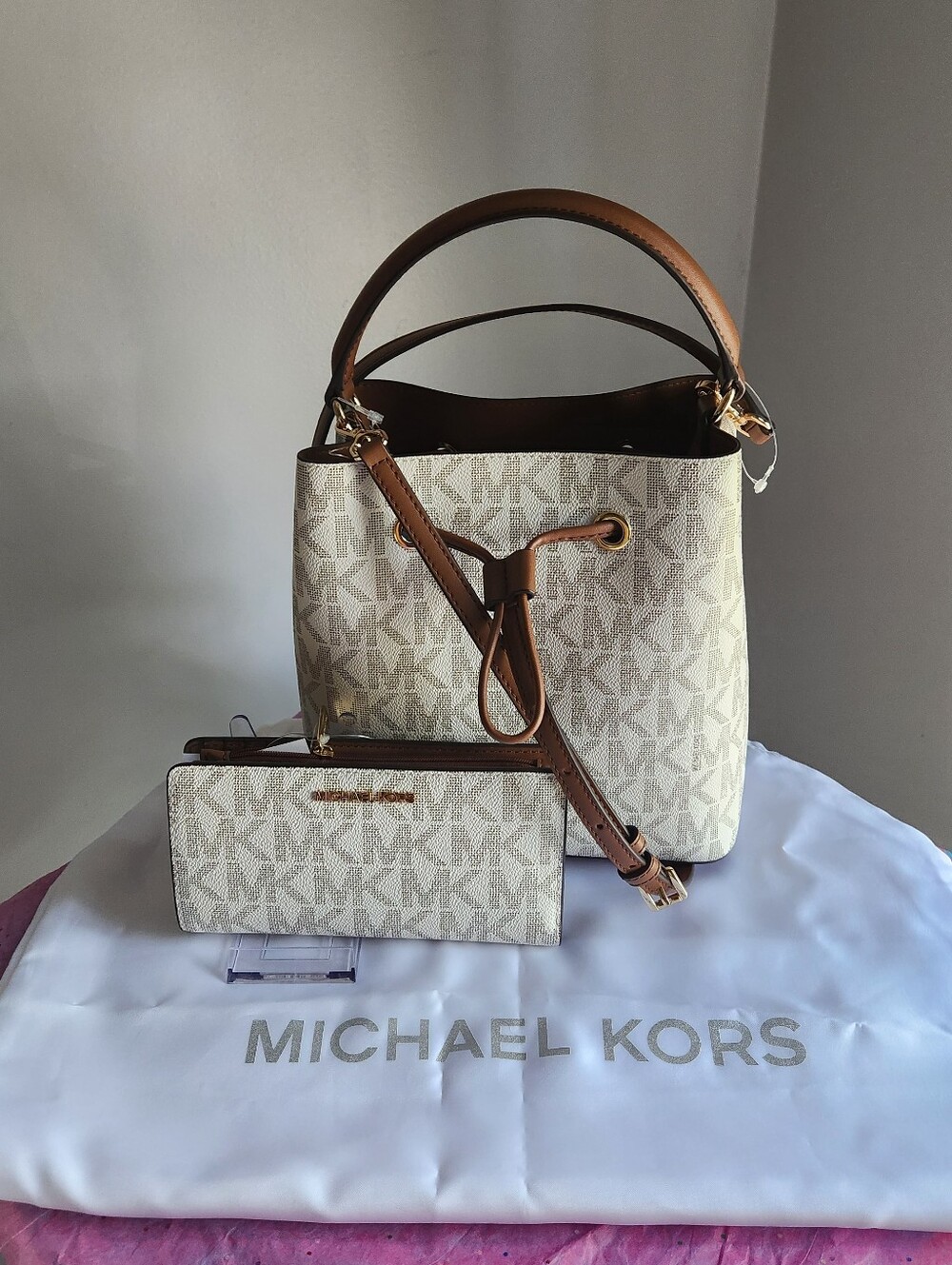 Michael Kors Bucket Messenger 3 Pc set NWT